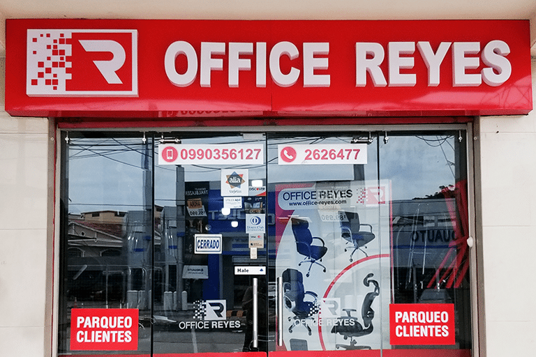Fachada de Local Office Reyes